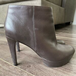 Rockport brown leather platform heeled ankle boots size 7.5